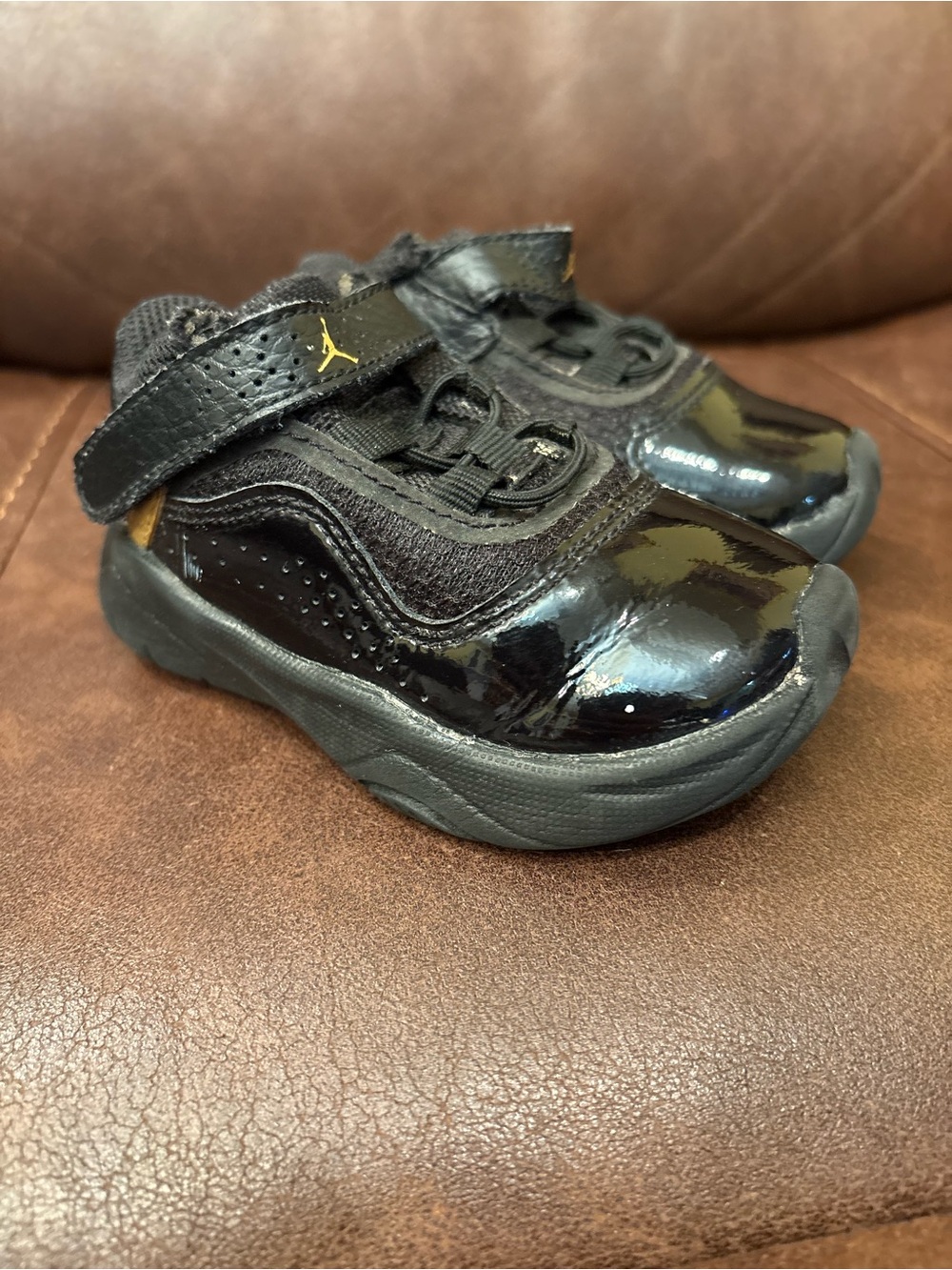 Jordan Toddlers' Black Patent Low-Top Sneakers with Gold Jumpman